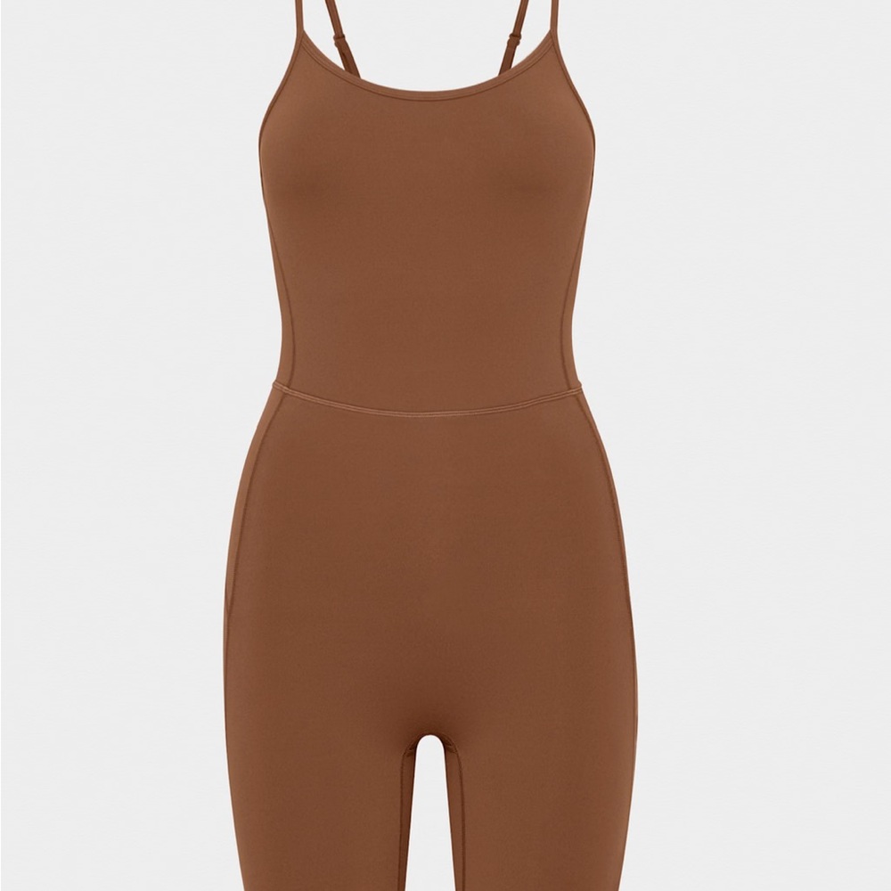 ARITZIA TnaLife Leap 7” Romper